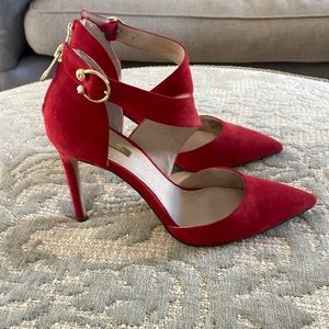 Red Suede 4” Heels 👠 with pretty gold and Pearl detail clip on side.